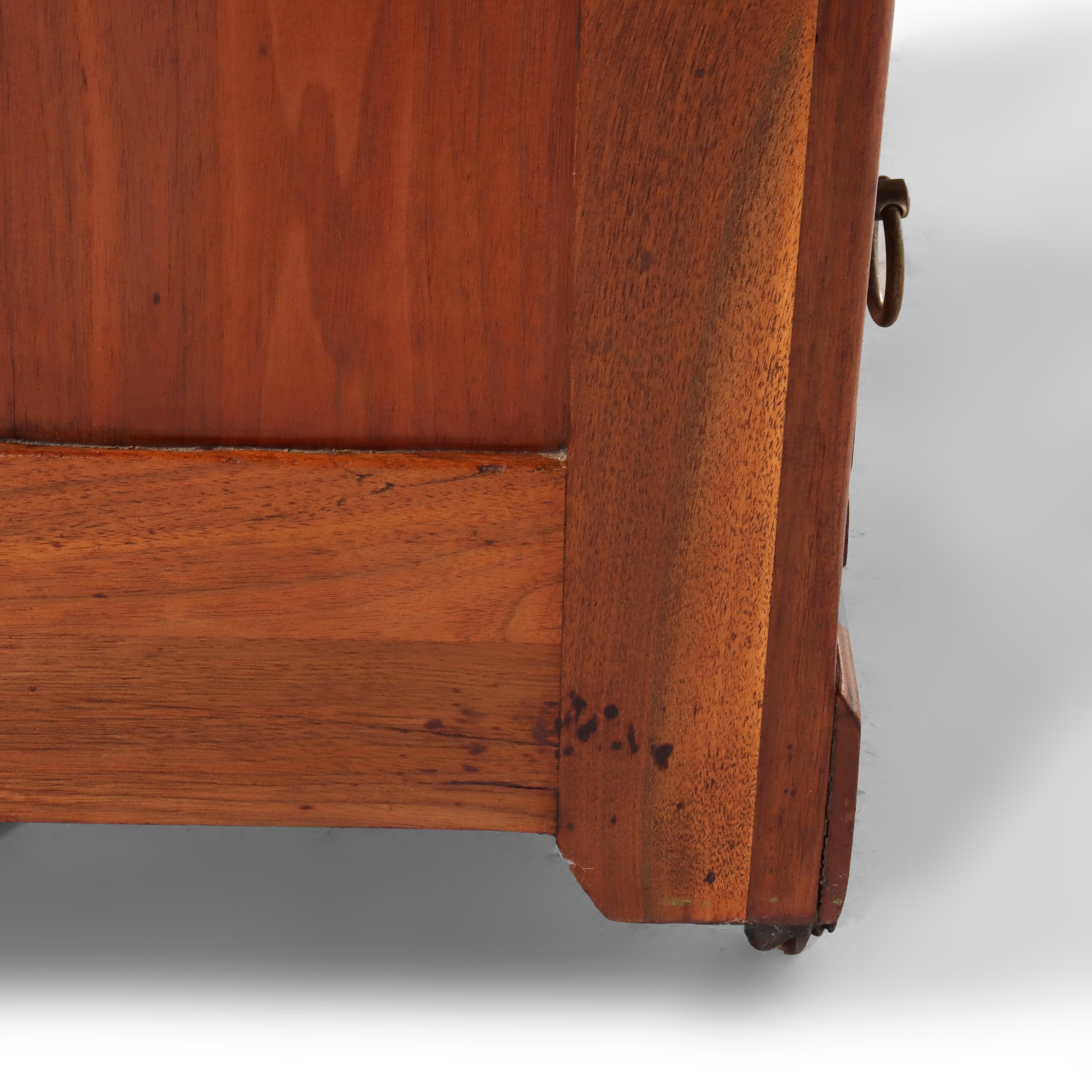 Commode ancienne à trois tiroirs en noyer et loupe de l'école Eastlake C1890 en vente 3