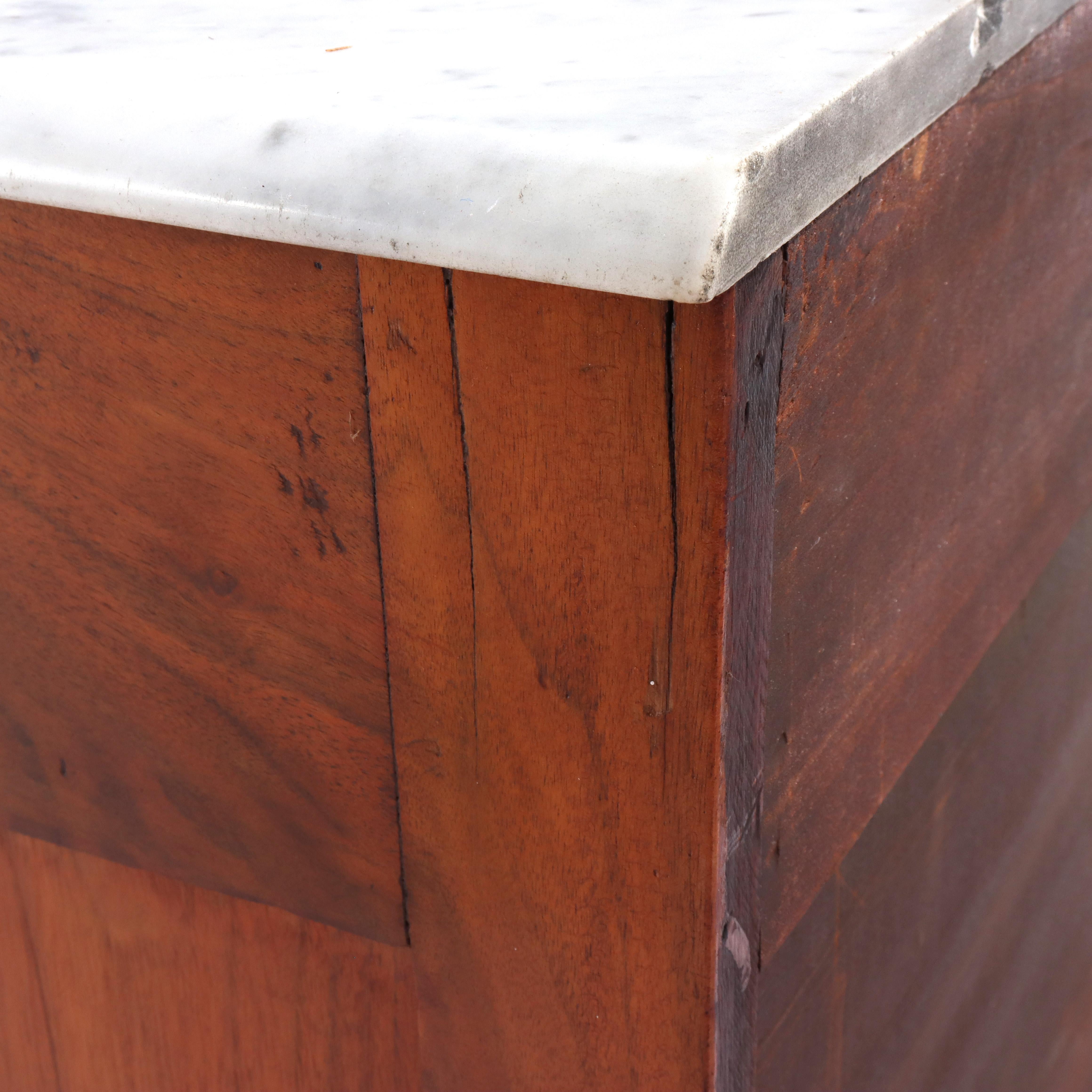 Commode ancienne à trois tiroirs en noyer et loupe de l'école Eastlake C1890 en vente 4