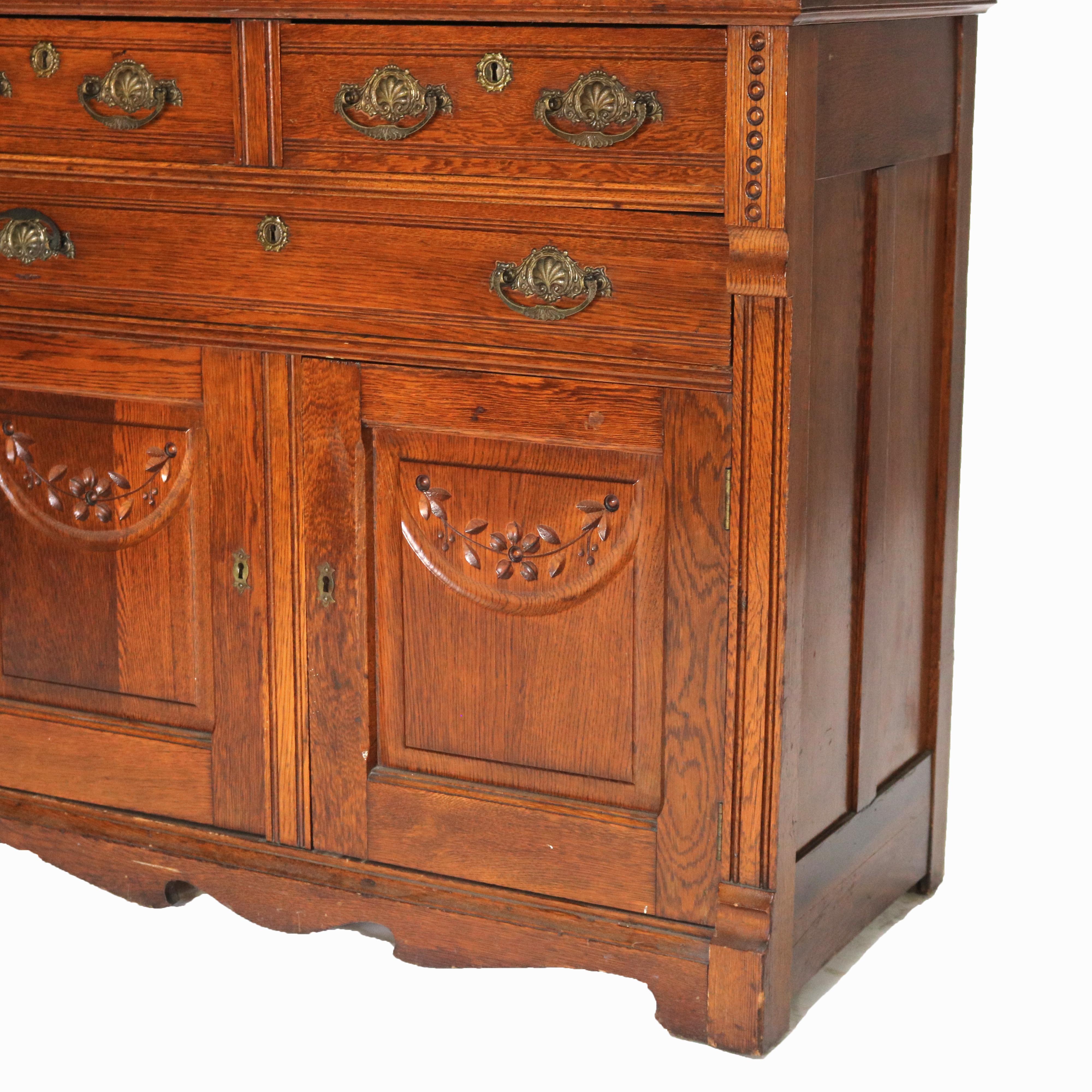 Antique Eastlake Credenza in due pezzi in legno di Oak intagliato con specchio C1910 In condizioni buone in vendita a Big Flats, NY