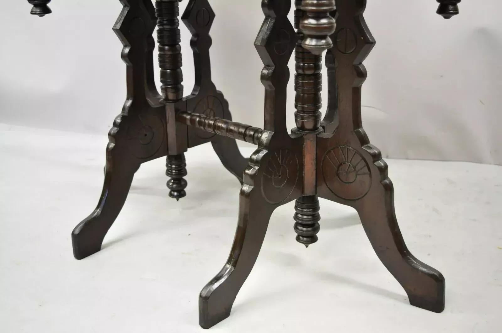 Inconnu Ancienne table de salon à 6 pieds en noyer sculpté Eastlake Victorian Aesthetic Movement en vente