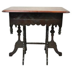 Antico tavolo da salotto a 6 gambe in noce intagliato Eastlake Victorian Aesthetic Movement