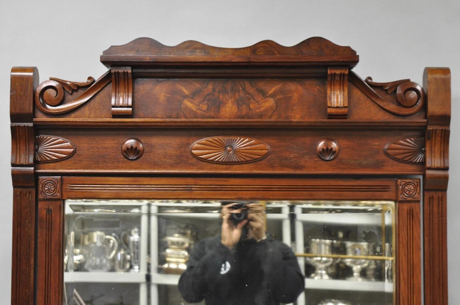 Antique Eastlake Victorian Burl Walnut Marble Top Washstand Dresser w/ Mirror In Good Condition For Sale In Philadelphia, PA