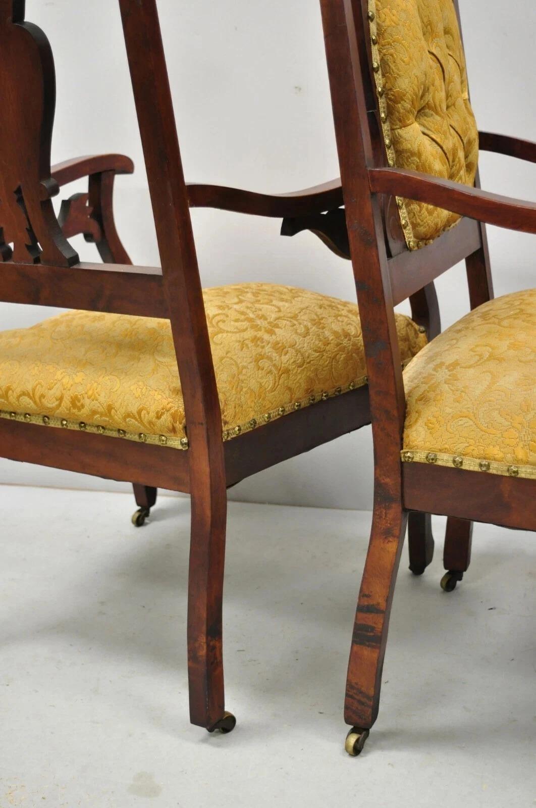 Ancienne paire de fauteuils de salon en acajou sculpté de l'époque victorienne d'Eastlake avec incrustations en vente 3