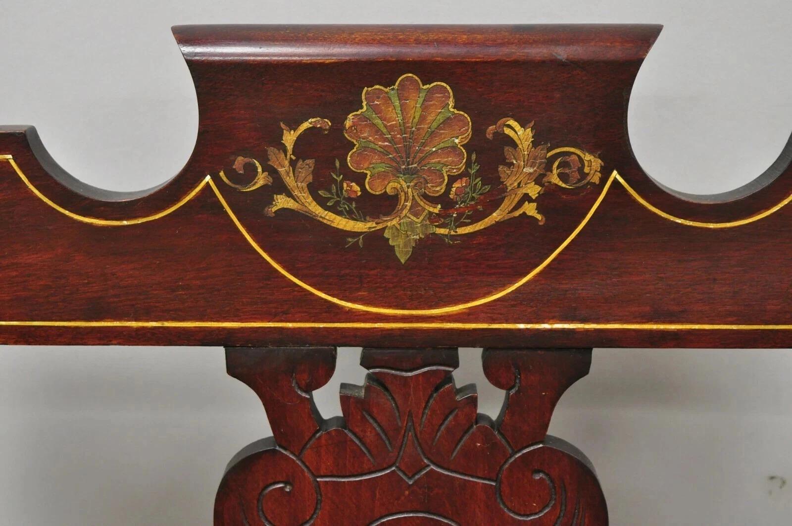 Ancienne paire de fauteuils de salon en acajou sculpté de l'époque victorienne d'Eastlake avec incrustations en vente 2