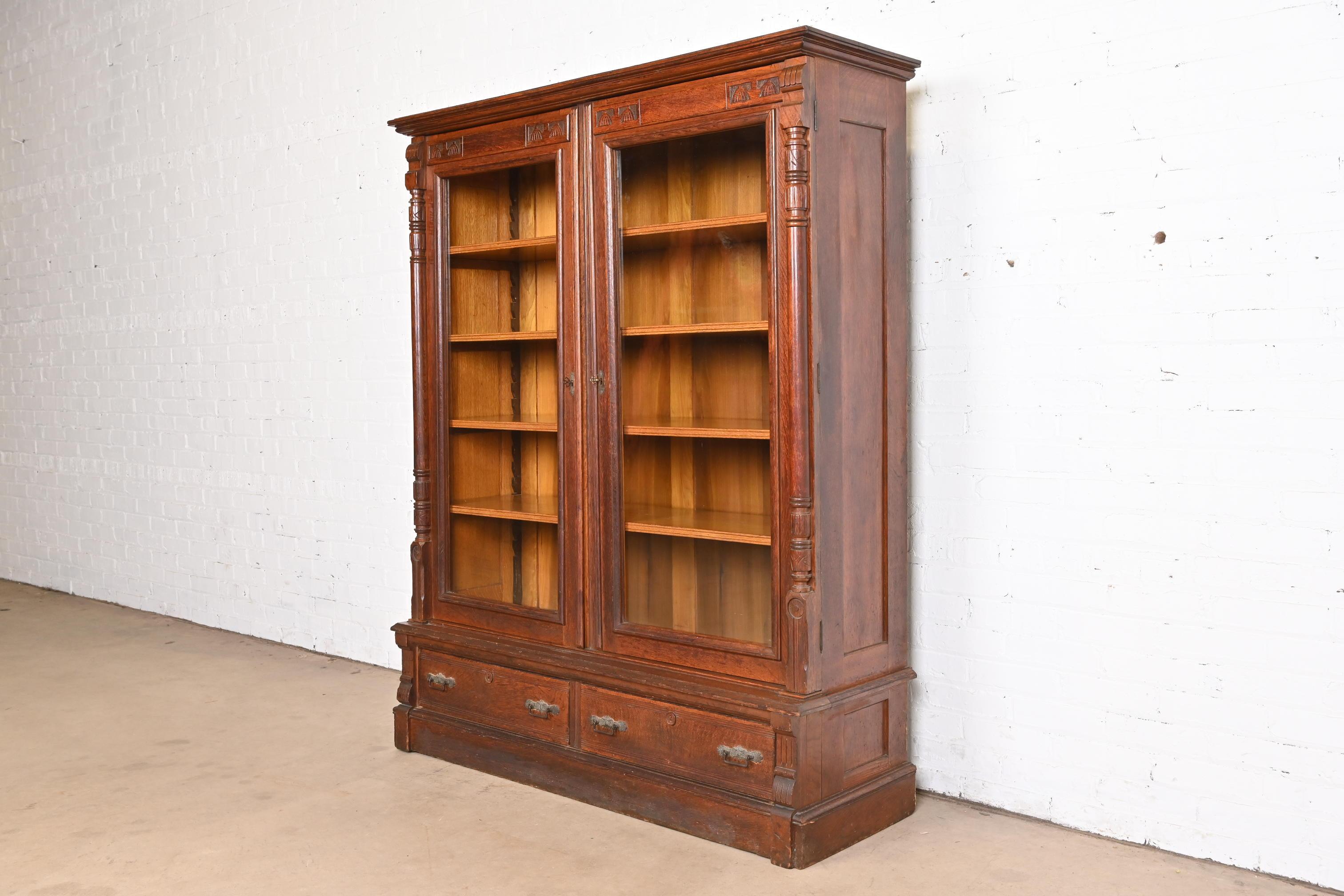 Antique Eastlake Victorian Carved Oak Bookcase, Circa 1880s In Good Condition In South Bend, IN