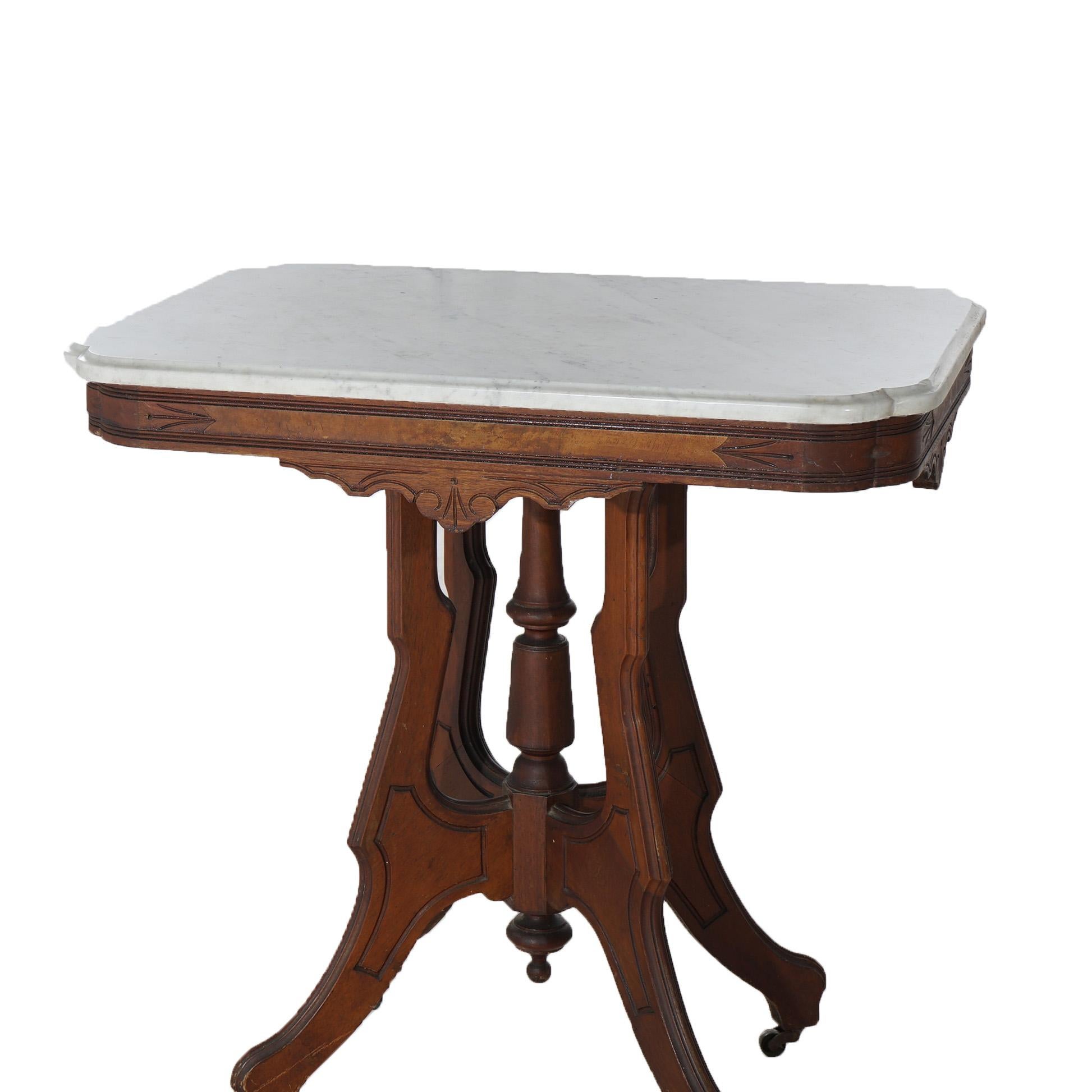 Marbre Ancienne table de salon victorienne Eastlake en noyer sculpté, loupe et marbre C1890 en vente