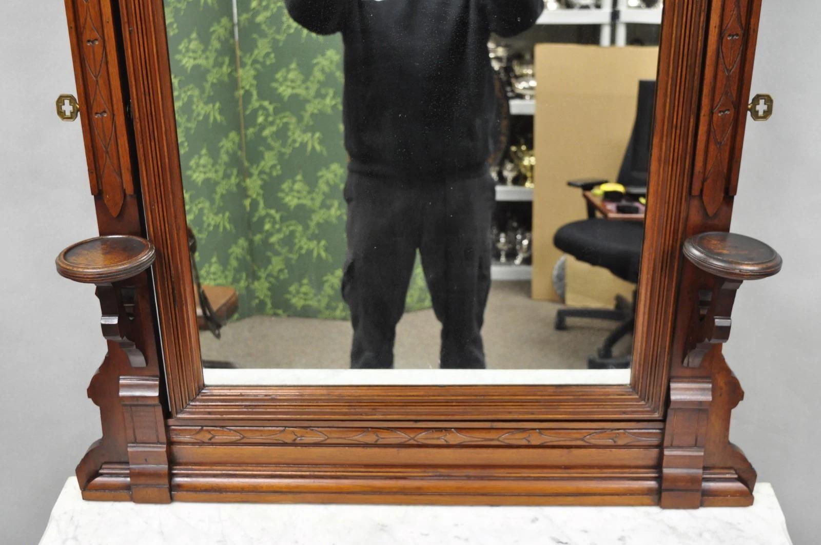 Antique Eastlake Victorien Noyer Sculpté Dessus Marbre Meuble de Lavabo avec Miroir en vente 8