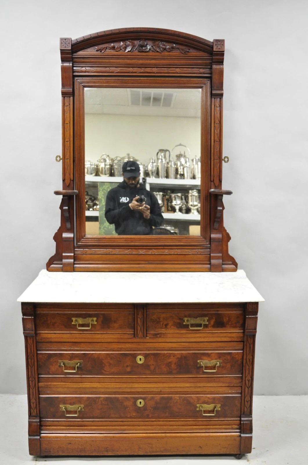 Antique Eastlake Victorien Noyer Sculpté Dessus Marbre Meuble de Lavabo avec Miroir en vente 9