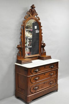 Antique Eastlake Victorien Noyer Sculpté Dessus Marbre Meuble de Lavabo avec Miroir