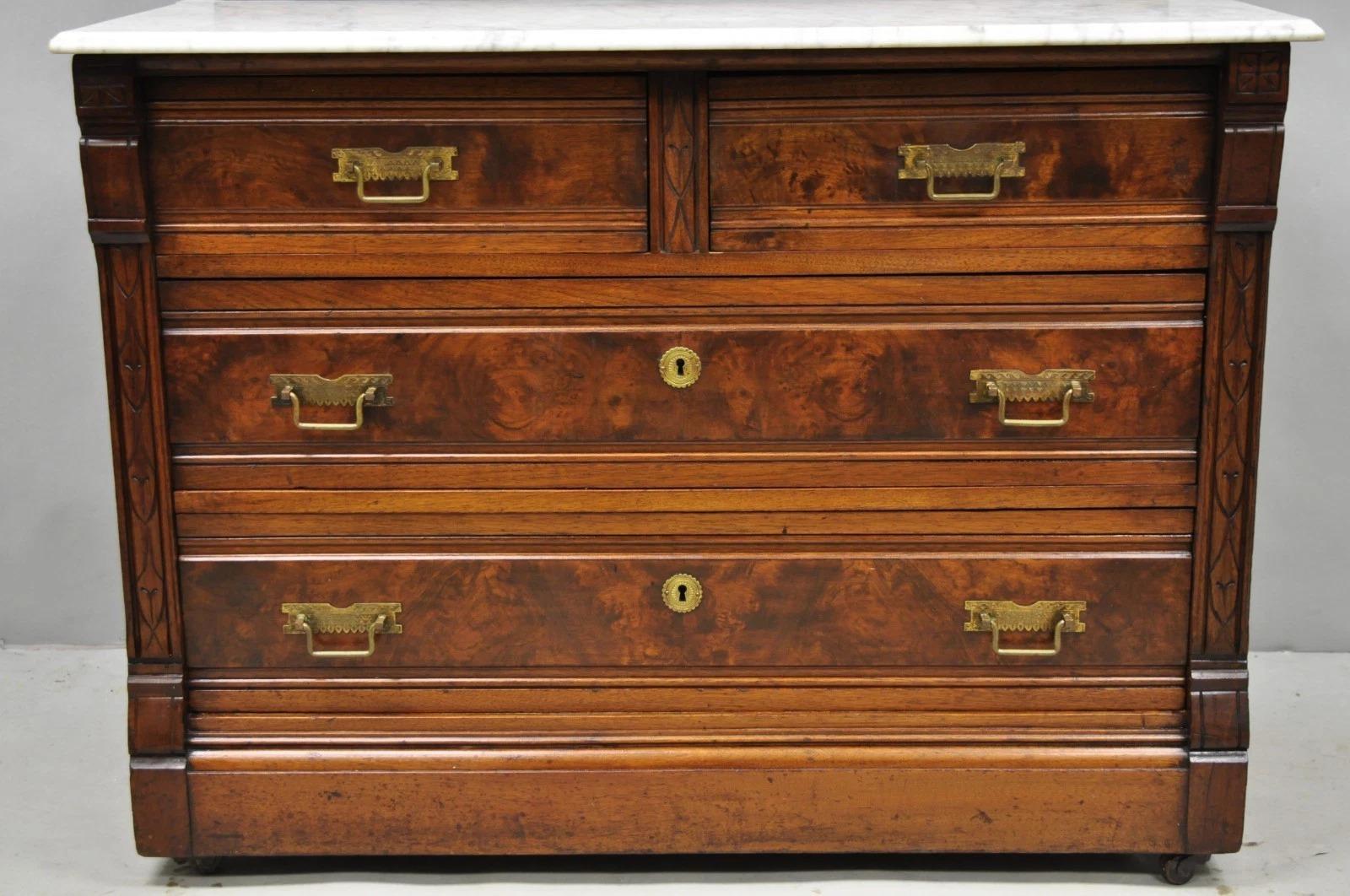 Veuillez nous envoyer un message avec votre code postal pour demander un devis plus raisonnable pour les frais d'expédition aux États-Unis.

Antique Eastlake Victorian Walnut Carved Marble Top Washstand Dresser w/ Pivoting Mirror and Double