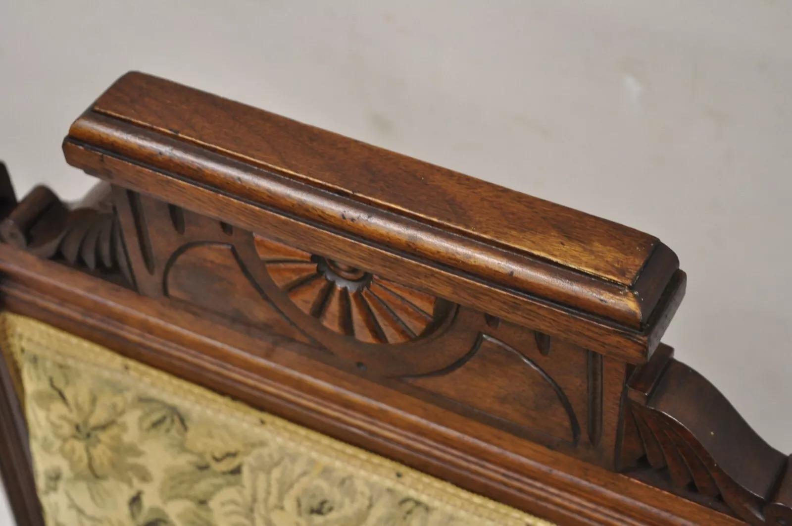 Silla auxiliar de salón antigua Eastlake Victoriana de nogal tallado con tapiz floral siglo XIX