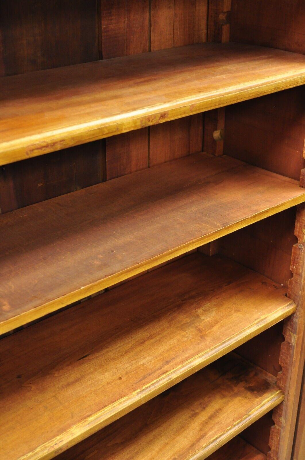 Antike Eastlake viktorianischen Kastanie 2 Tür Bücherregal China Cabinet mit Schubladen im Angebot 2