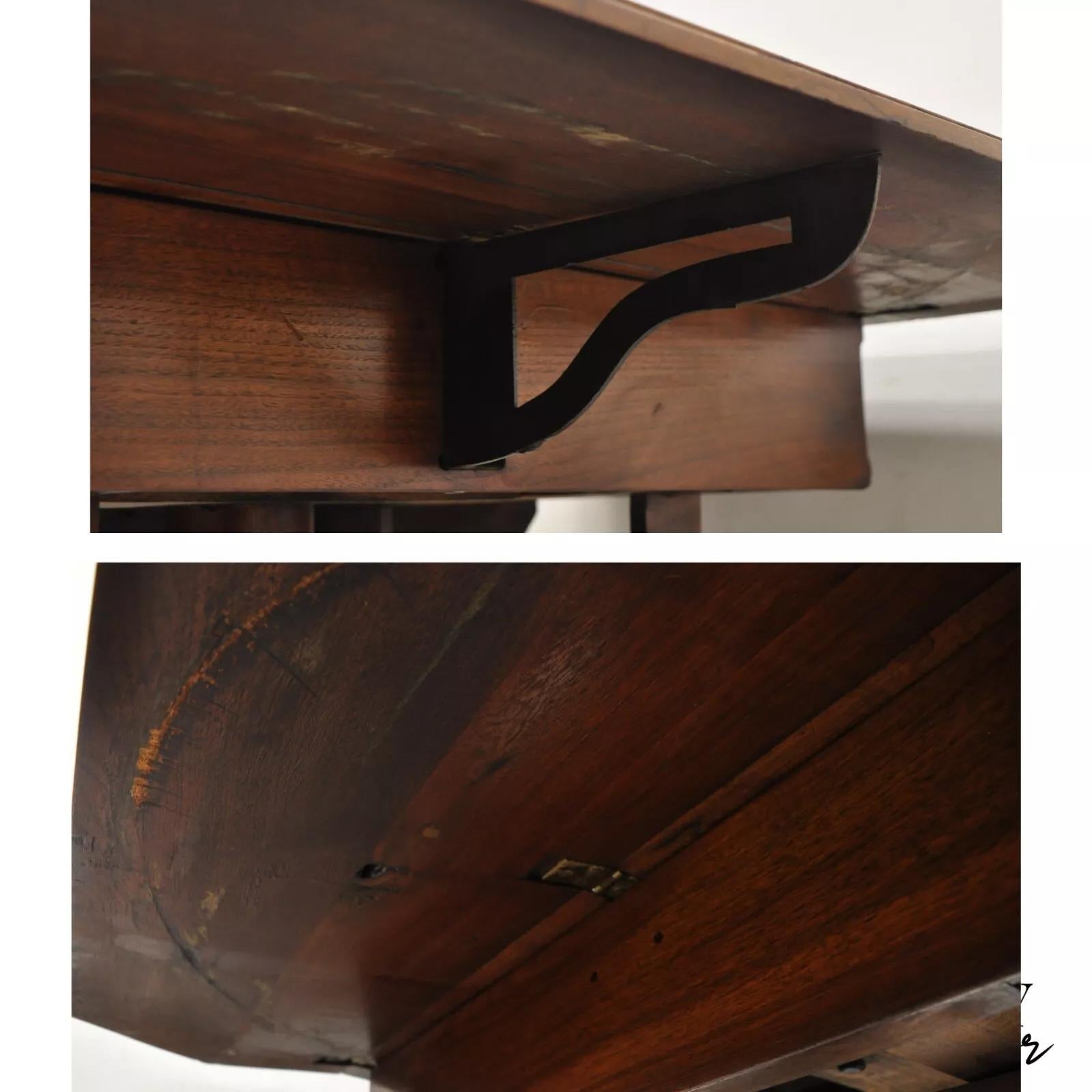 Ancienne table de jeu de salon victorienne Eastlake à plateau en cuir et à plateau en bois de noyer en vente 3