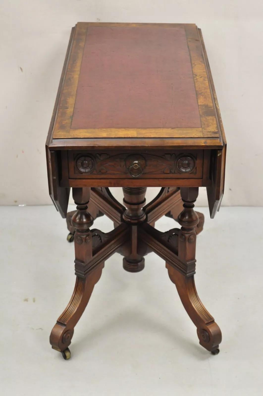 Ancienne table de jeu de salon victorienne Eastlake à plateau en cuir et à plateau en bois de noyer en vente 5