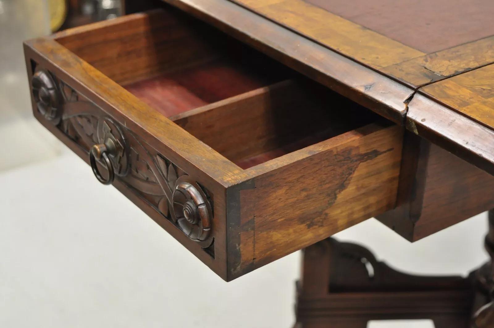 Ancienne table de jeu de salon victorienne Eastlake à plateau en cuir et à plateau en bois de noyer en vente 7