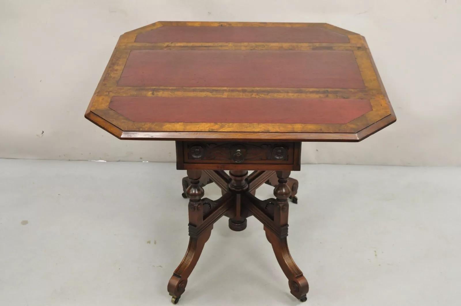 XIXe siècle Ancienne table de jeu de salon victorienne Eastlake à plateau en cuir et à plateau en bois de noyer en vente