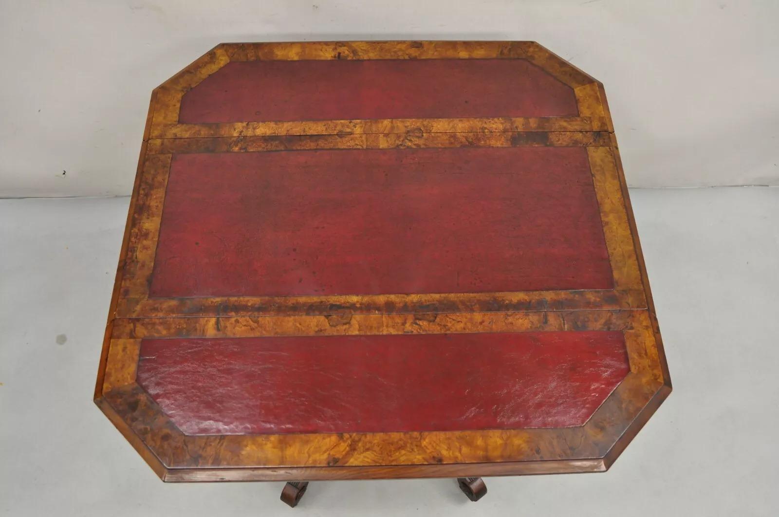Noyer Ancienne table de jeu de salon victorienne Eastlake à plateau en cuir et à plateau en bois de noyer en vente