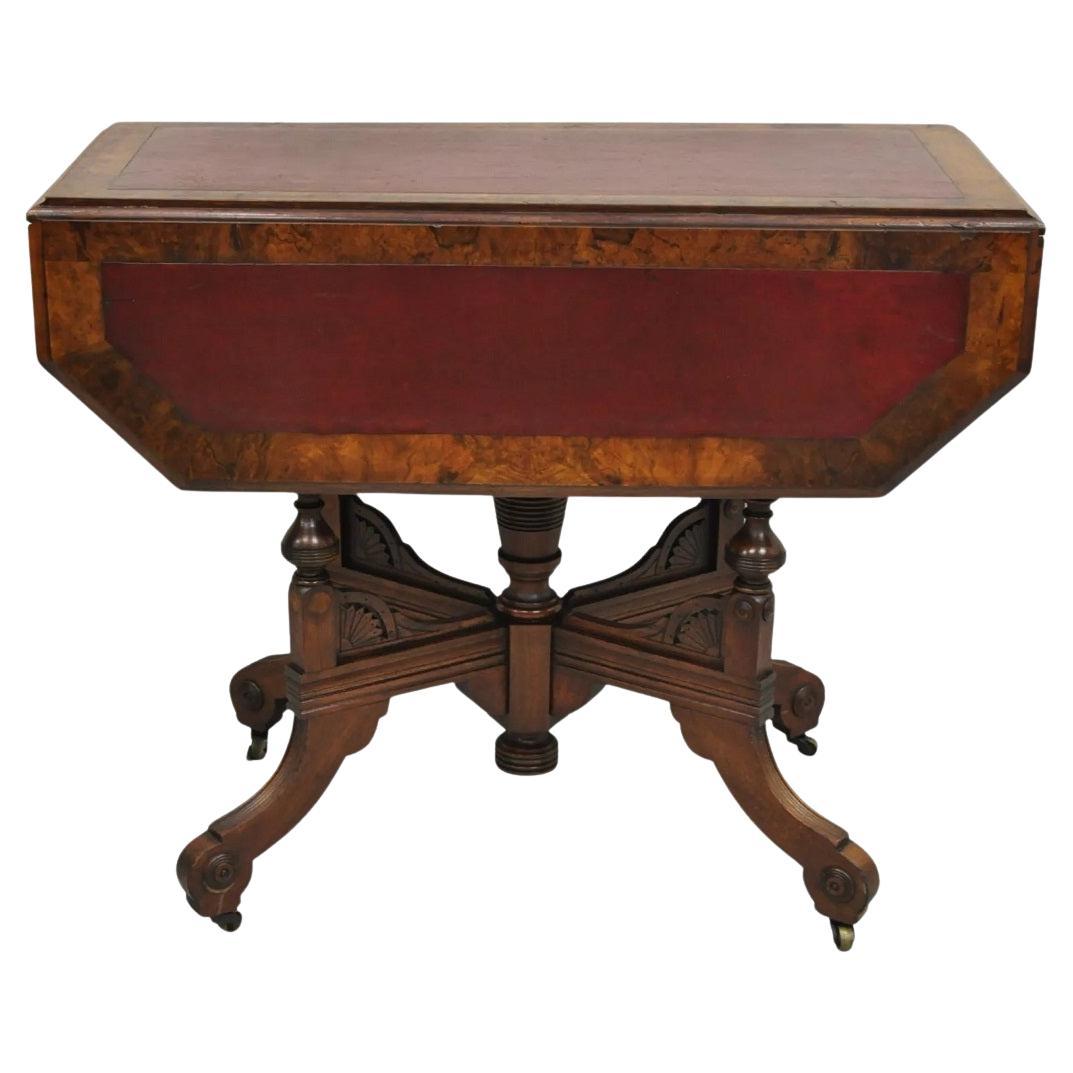 Ancienne table de jeu de salon victorienne Eastlake à plateau en cuir et à plateau en bois de noyer
