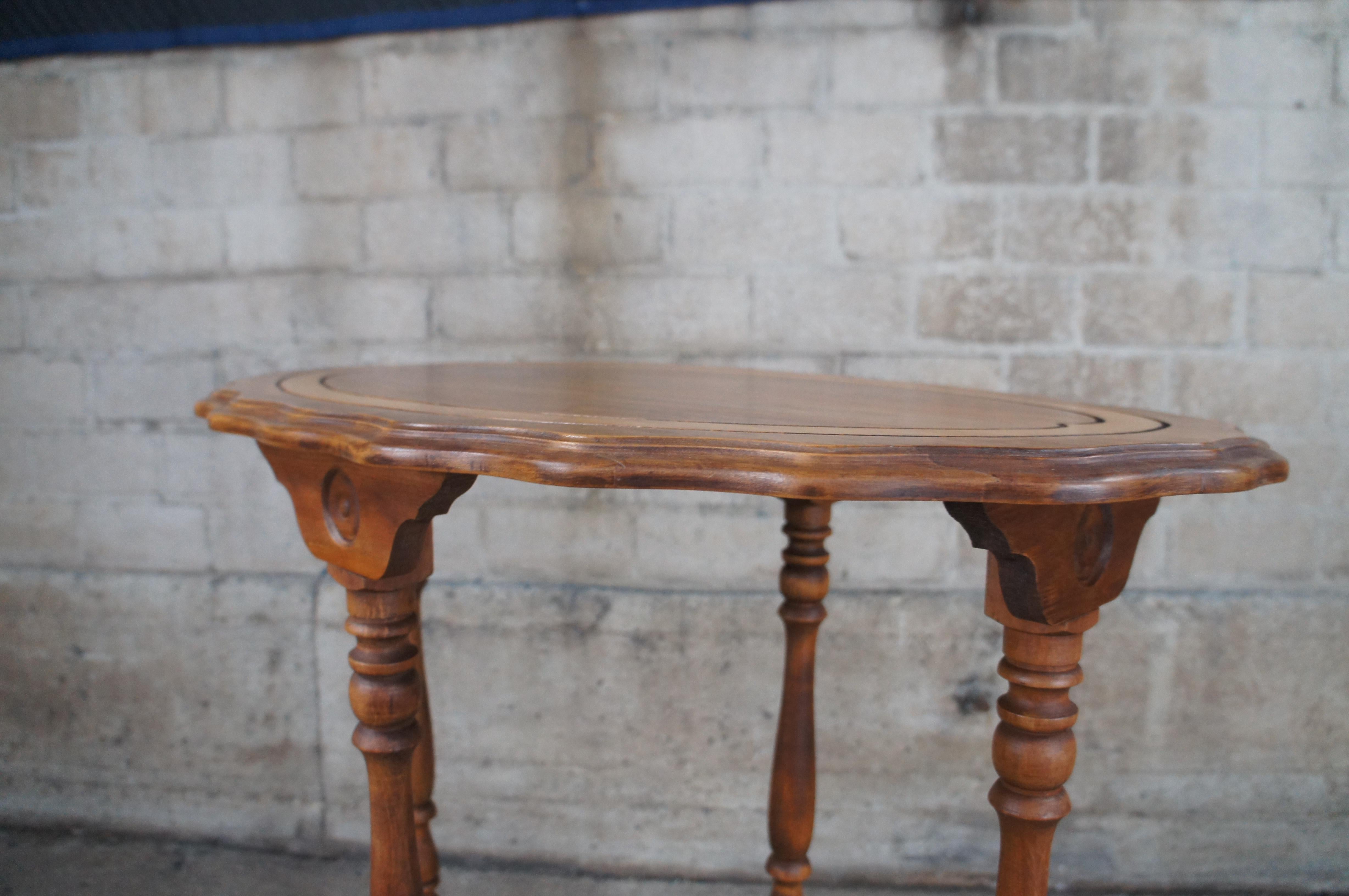 Ancienne table d'appoint de salon victorienne Eastlake en érable ovale festonné et serpentin en vente 5