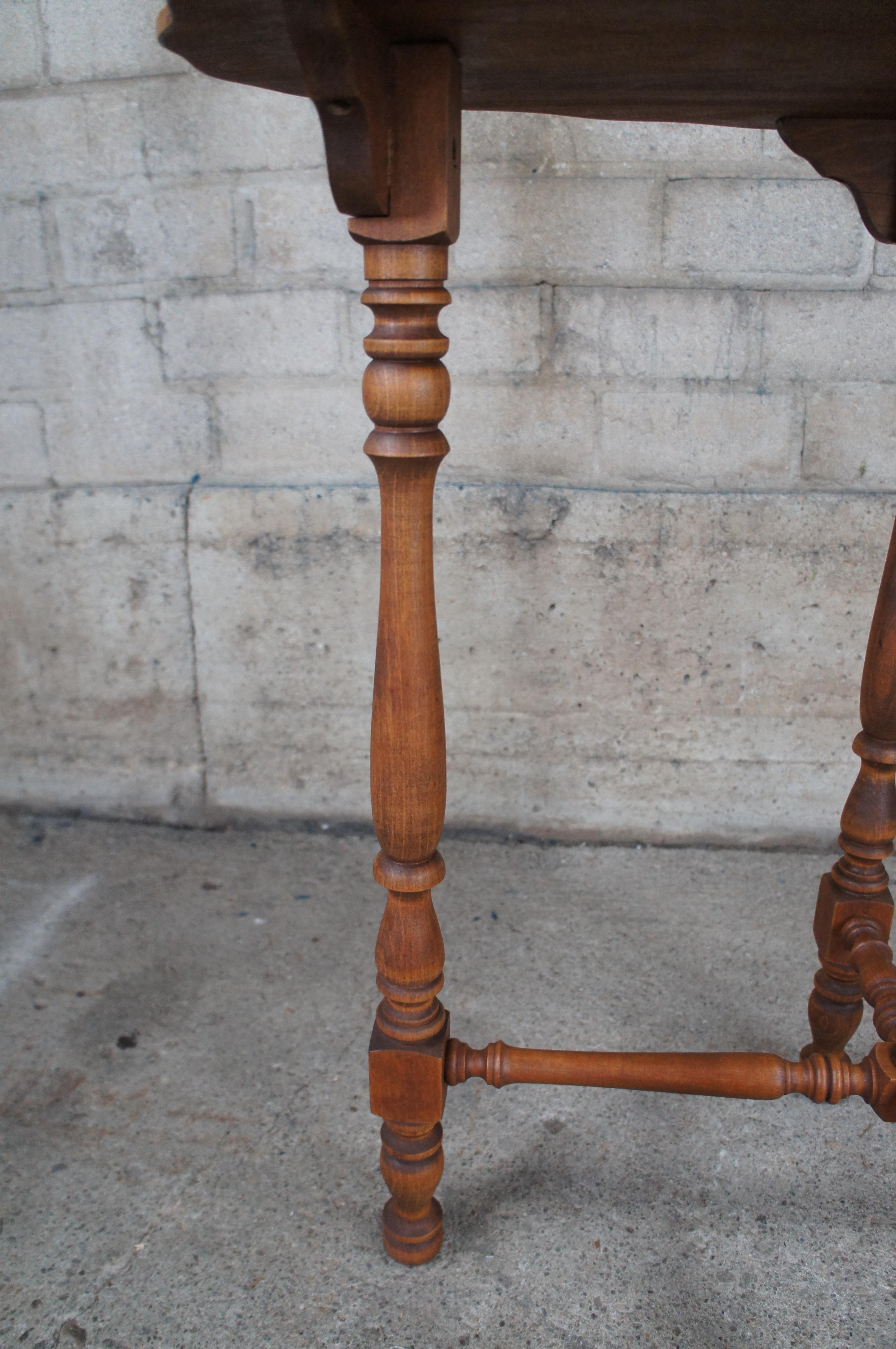 Antique Eastlake Victorian Maple Oval Scalloped Serpentine Parlor Side Table  For Sale 3