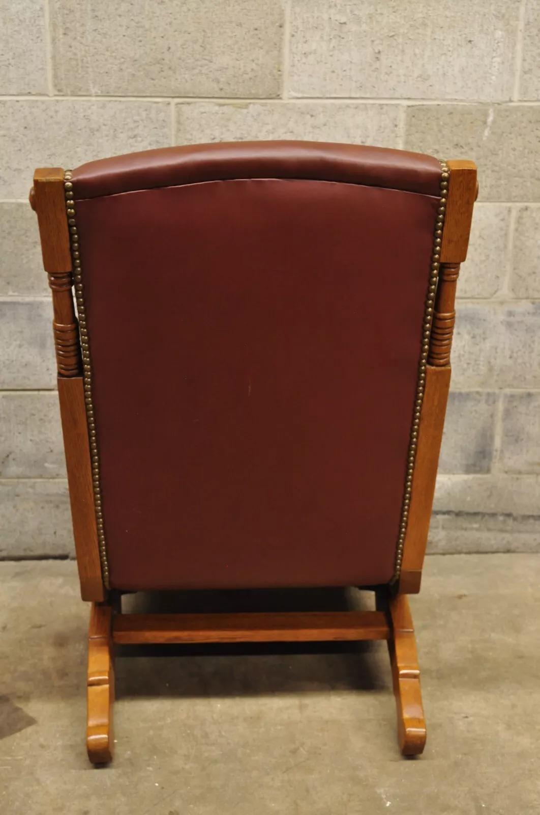 Sedia a dondolo antica Eastlake Victorian Wood con pedana a zampa di gallina in vendita 3