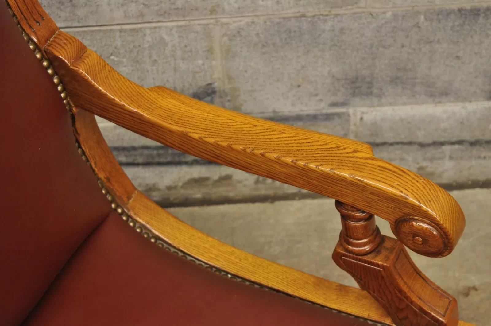 Sedia a dondolo antica Eastlake Victorian Wood con pedana a zampa di gallina In condizioni buone in vendita a Philadelphia, PA
