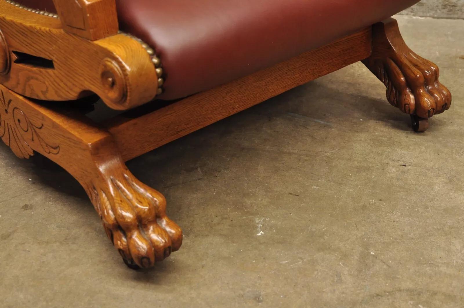 Sedia a dondolo antica Eastlake Victorian Wood con pedana a zampa di gallina in vendita 2