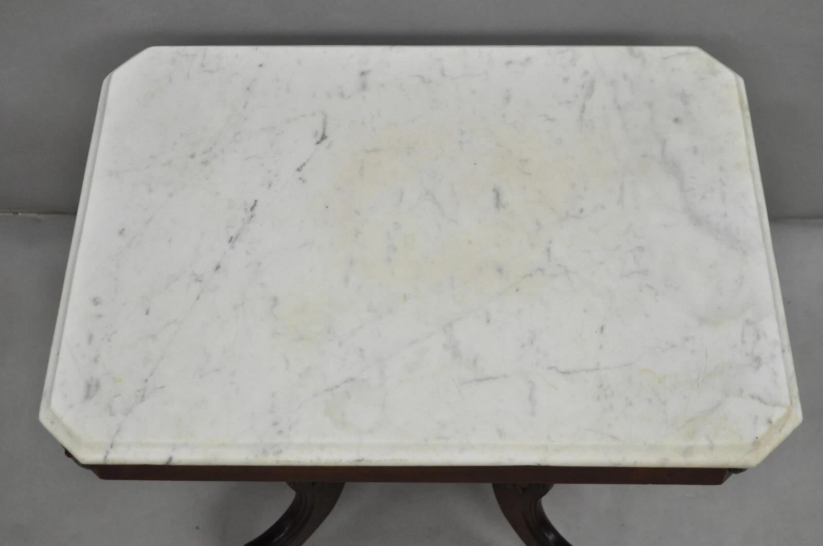 Antique Eastlake Victorian Small Marble Top Pedestal Base Coffee Table w/ Drawer In Good Condition For Sale In Philadelphia, PA