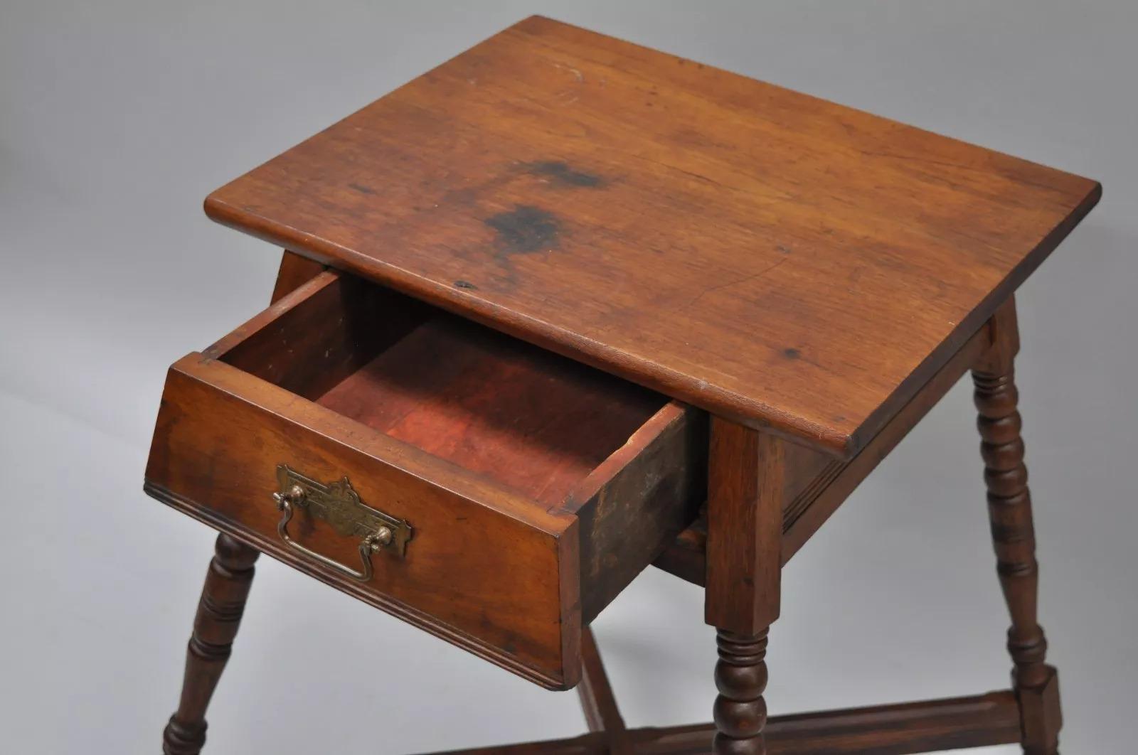 XIXe siècle Antique Eastlake Victorian Turn Carved Spindle Leg Walnut Plant Stand Fern Table en vente