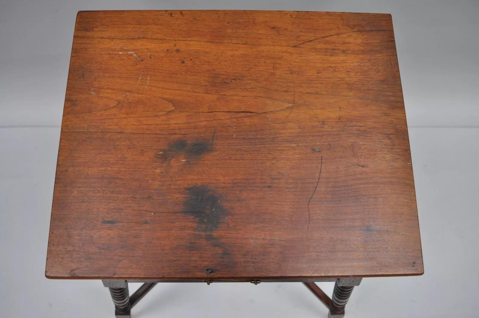 Antique Eastlake Victorian Turn Carved Spindle Leg Walnut Plant Stand Fern Table en vente 1