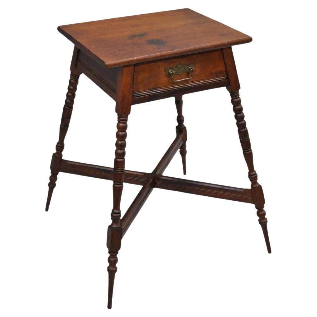 Antigua mesa de helecho Eastlake Victorian Turn Spindle Leg Walnut Plant Stand
