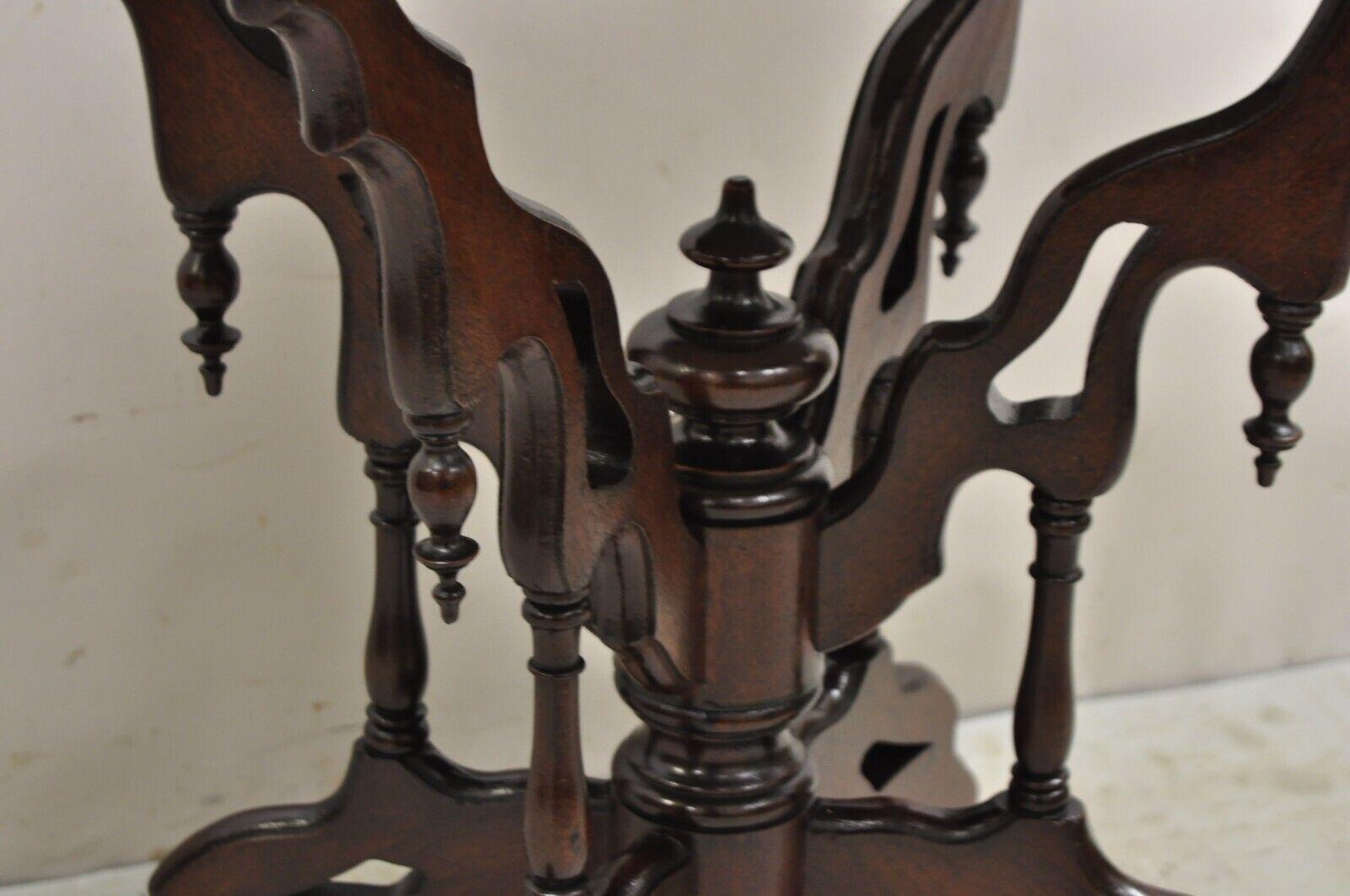 Ancienne table de salon Eastlake Victorian Walnut Oval Marble Top Parlor Lamp Table en vente 5