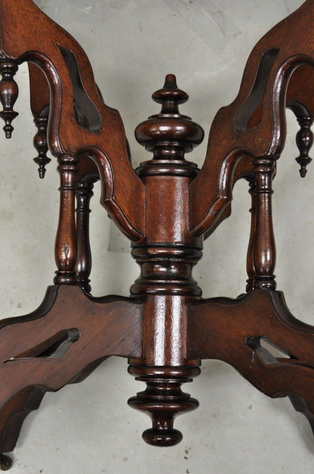 Antiker viktorianischer Eastlake-Salon-Lampentisch aus Nussbaumholz mit ovaler Marmorplatte im Angebot 6