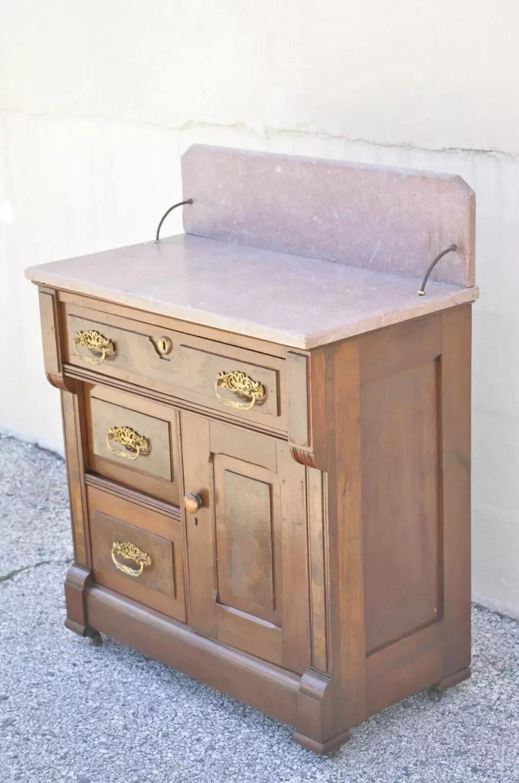 Antico lavabo Eastlake vittoriano in noce con piano in marmo in vendita 3