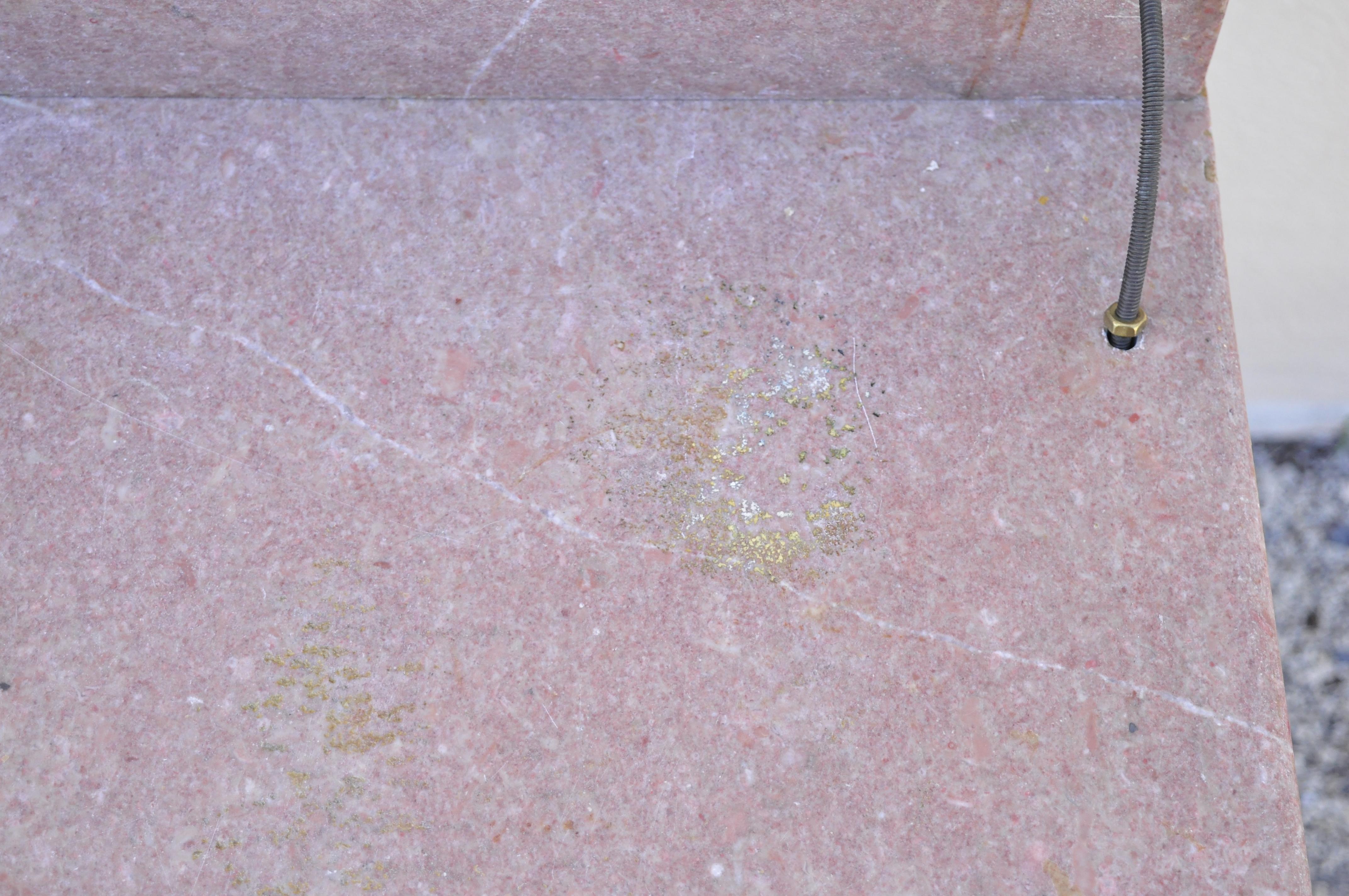 Antike Eastlake viktorianische Waschtischkommode aus Nussbaumholz mit Marmorplatte auf der Rückseite im Zustand „Gut“ im Angebot in Philadelphia, PA