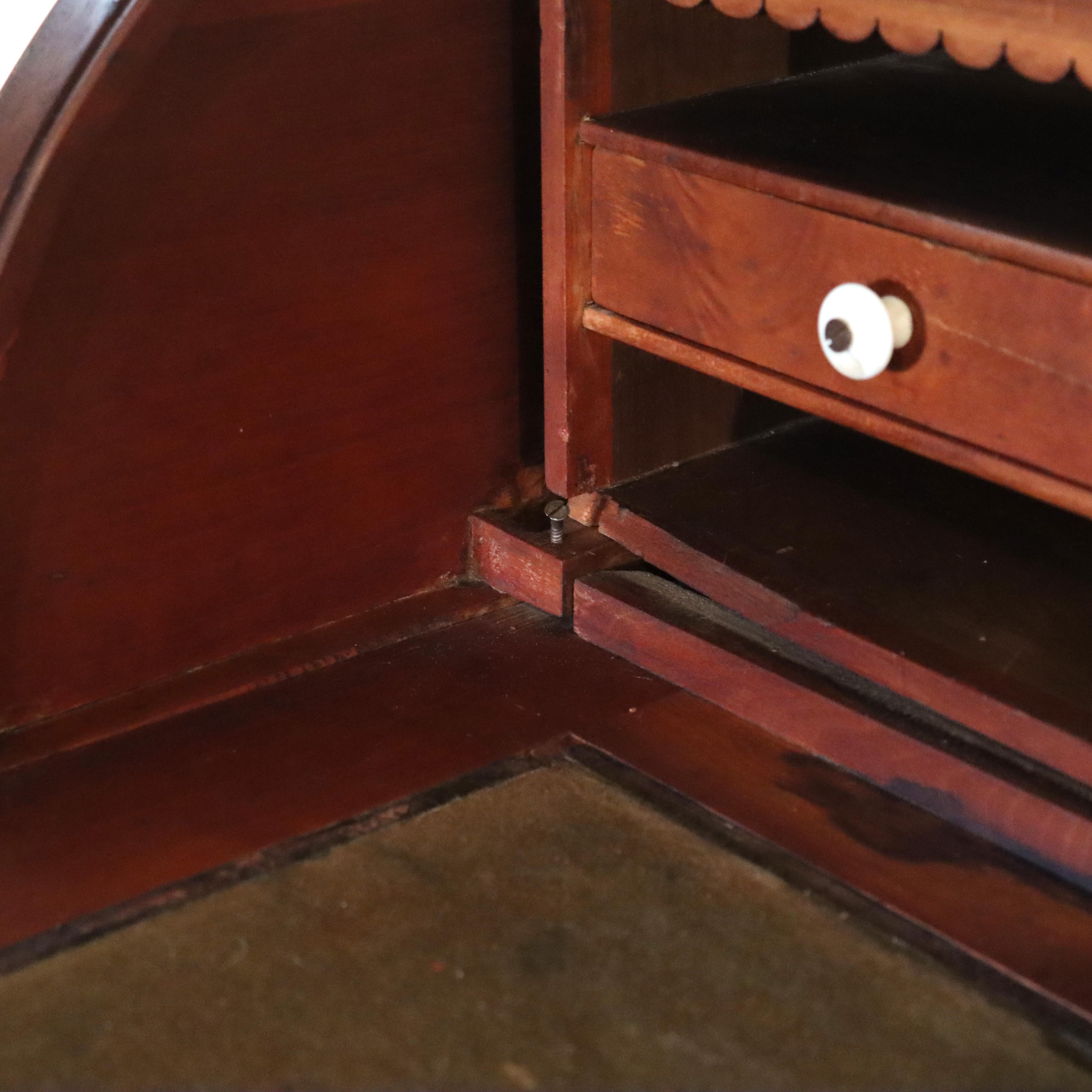 Noce Antico scrittoio in noce Eastlake con pannello a cilindro Rolle c1890 in vendita