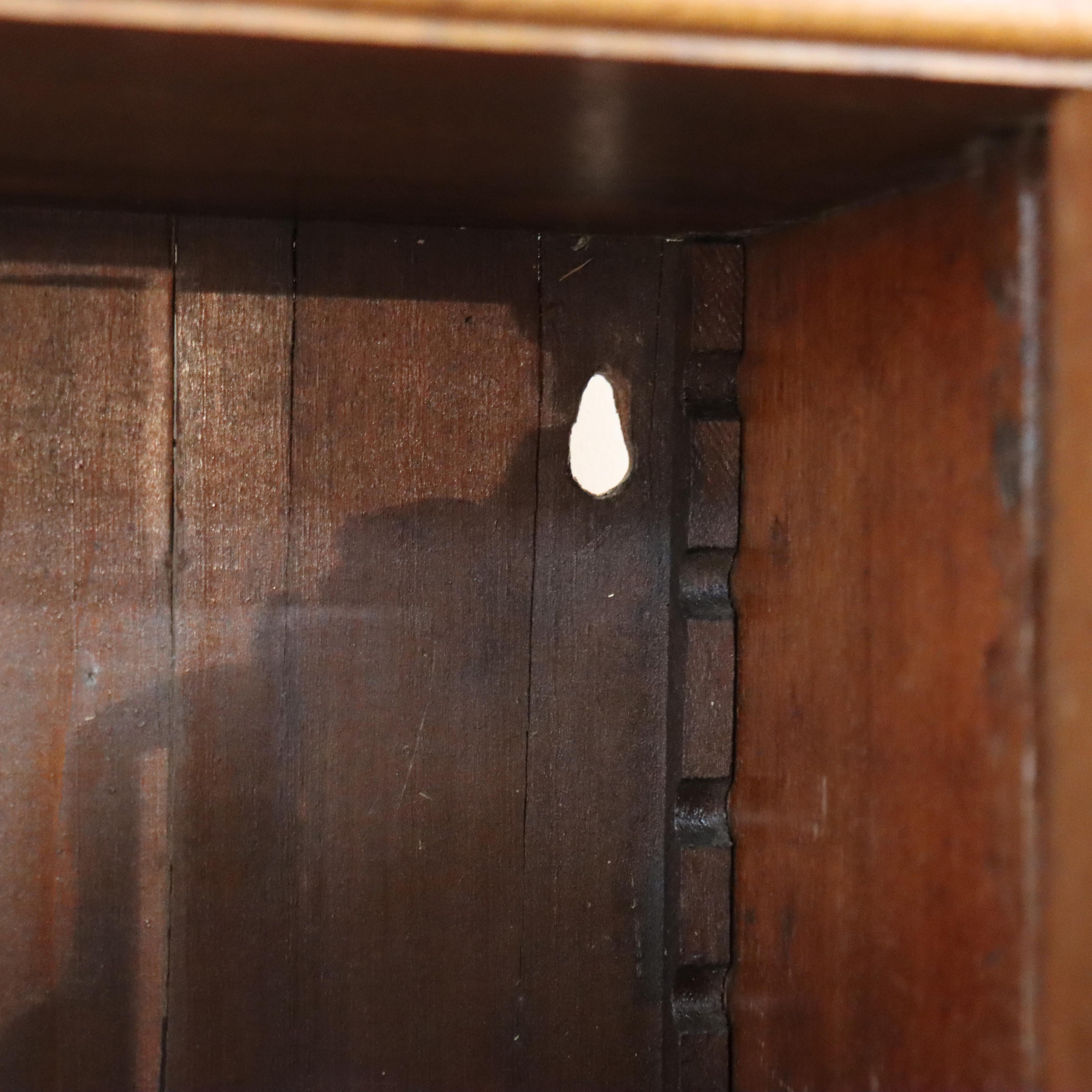 Ancienne armoire à pharmacie à 2 portes suspendues en noyer d'Eastlake C1880 en vente 5