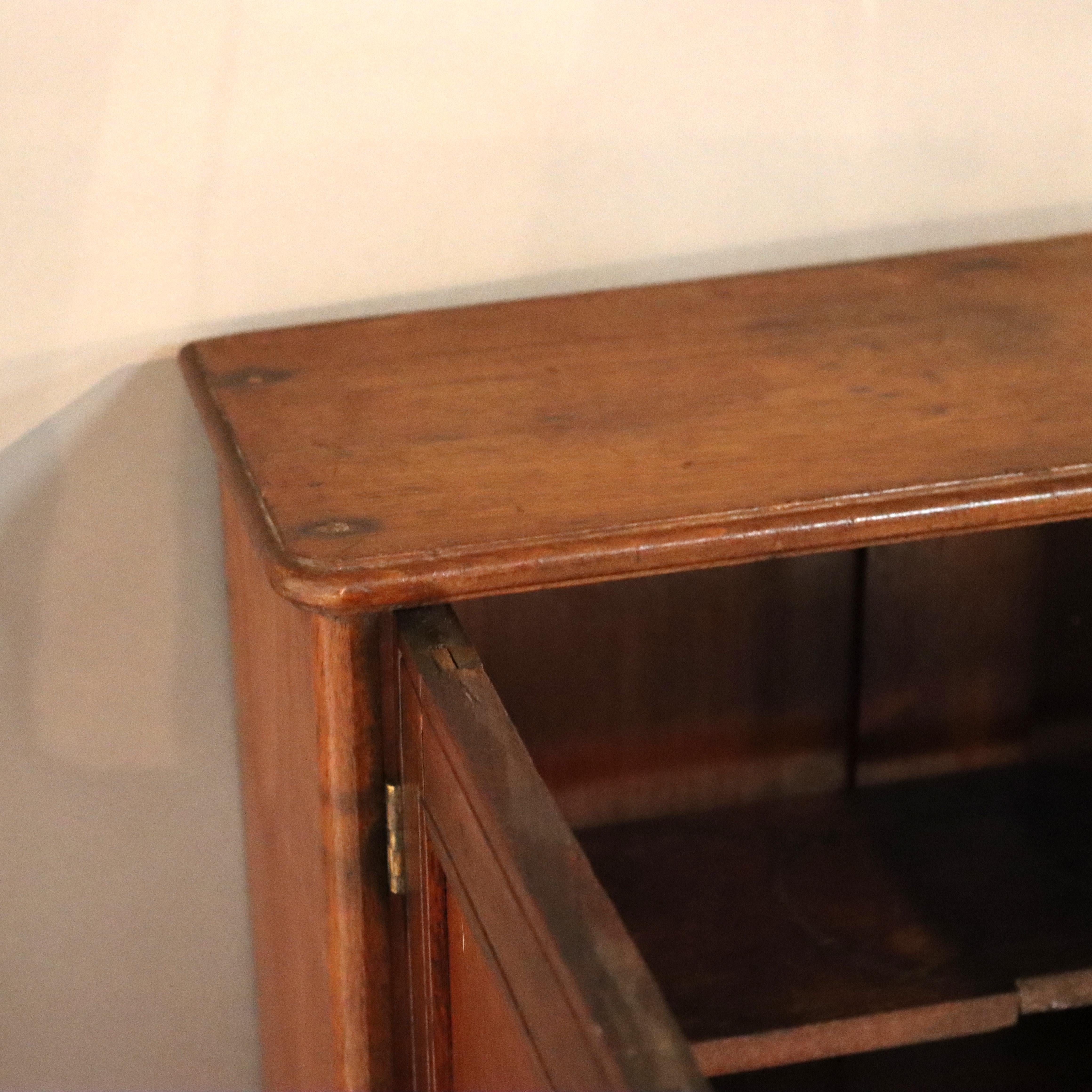 Ancienne armoire à pharmacie à 2 portes suspendues en noyer d'Eastlake C1880 en vente 4