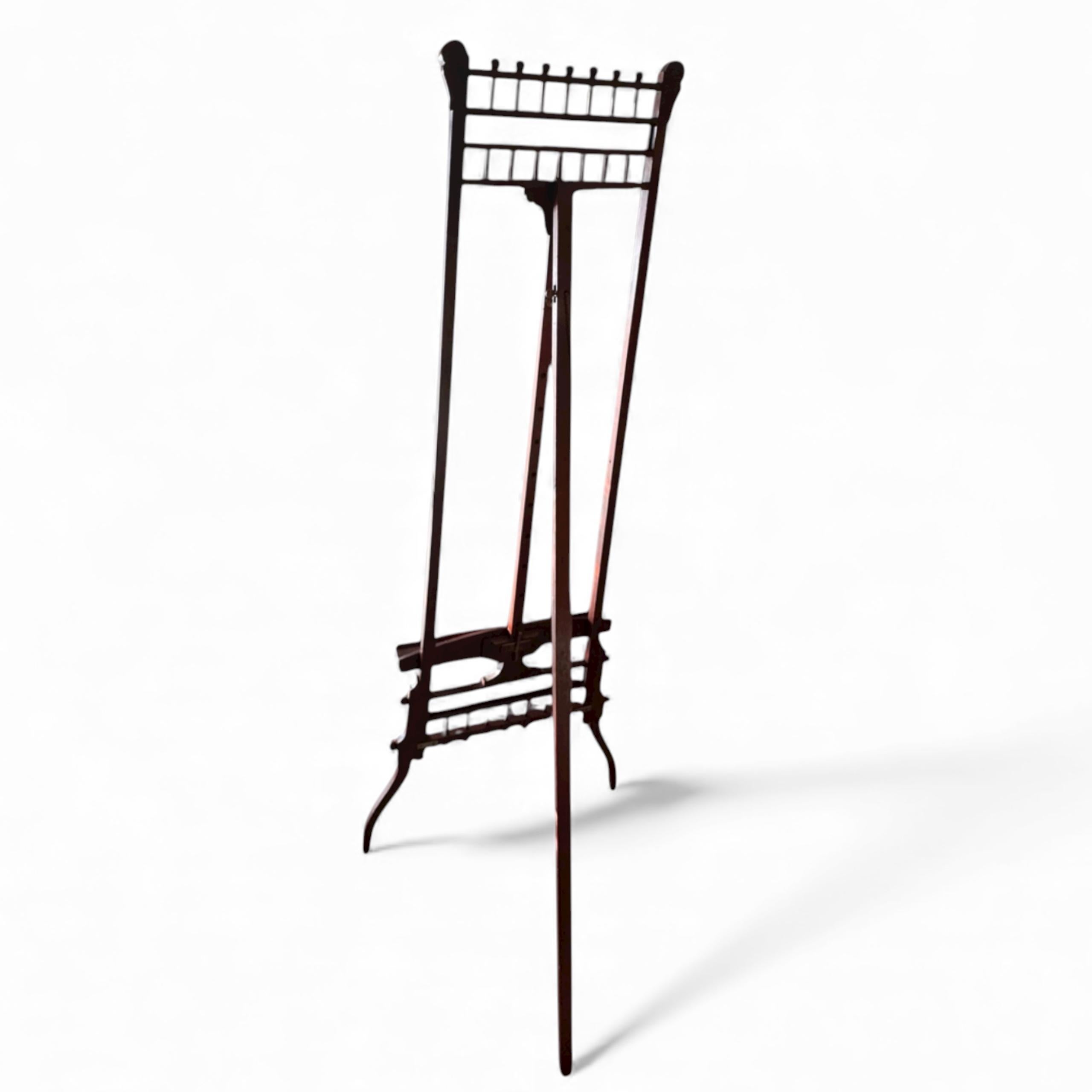 Bois Chevalet ancien en bois sculpté Eastlake en vente