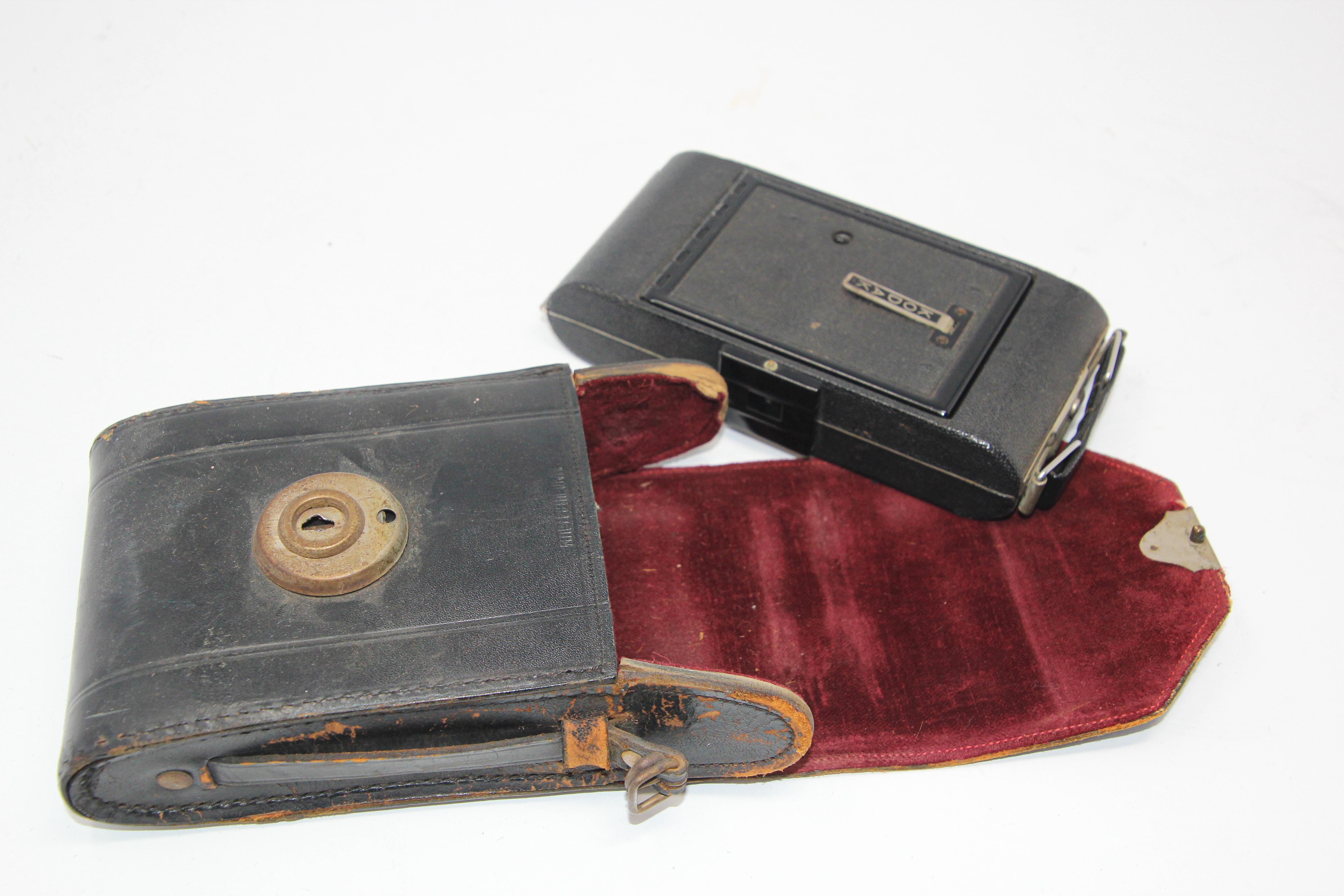 Art déco Eastman Kodak appareil photo de poche pliante 3A ancien avec étui en cuir en vente