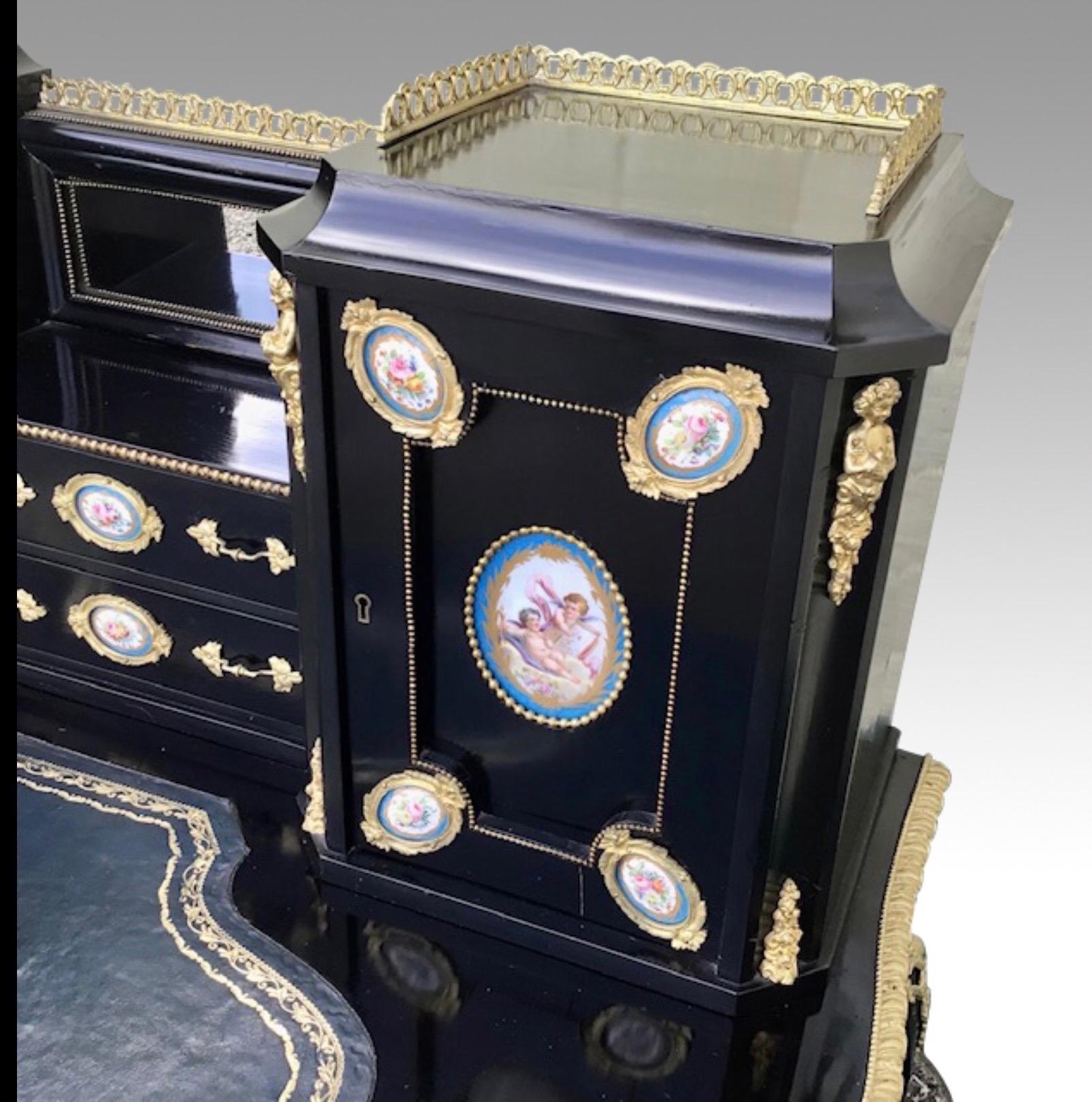 Antique Ebonised Ormolu Mounted Bon-Heur Du Jour Desk In Good Condition For Sale In Antrim, GB
