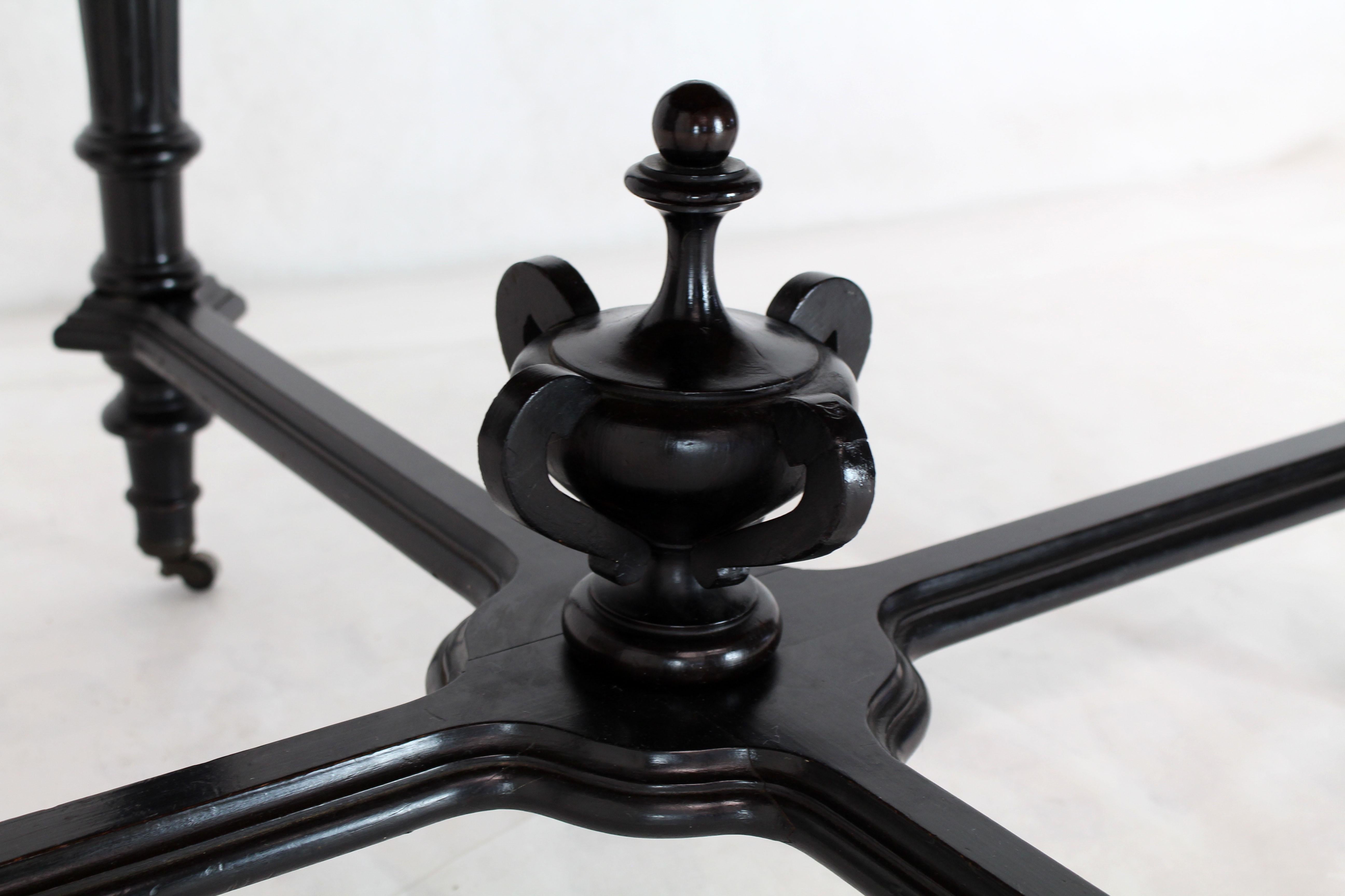 Beautiful black lacquer Victorian gueridon centre card table. Fine top engraving. Fine carved stretcher finial.