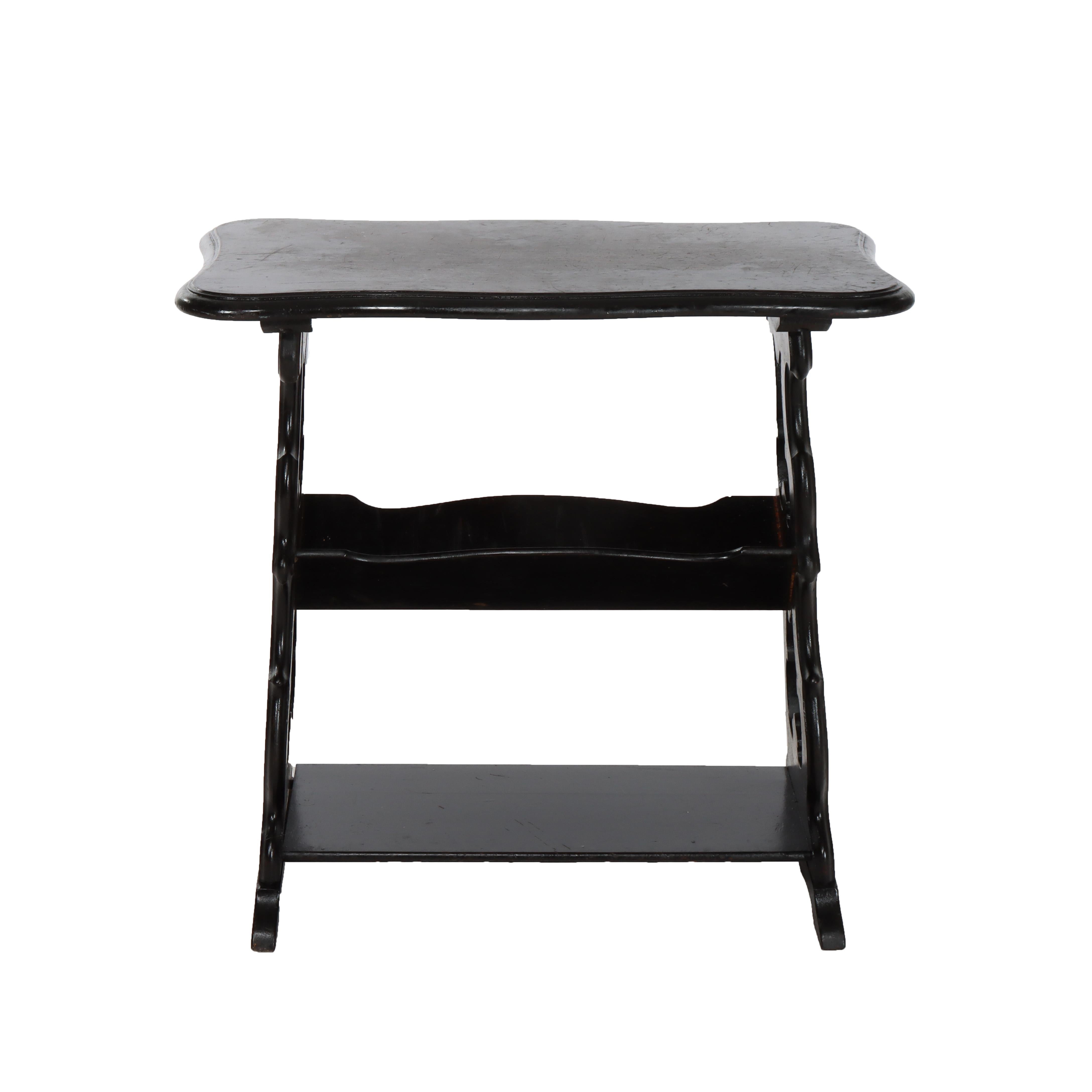 Mesa Auxiliar Antigua de Cerezo Ebonizado Recortado C1900 en venta 4