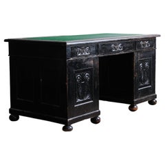 Antique Bureau à piédestal en pin ébonisé