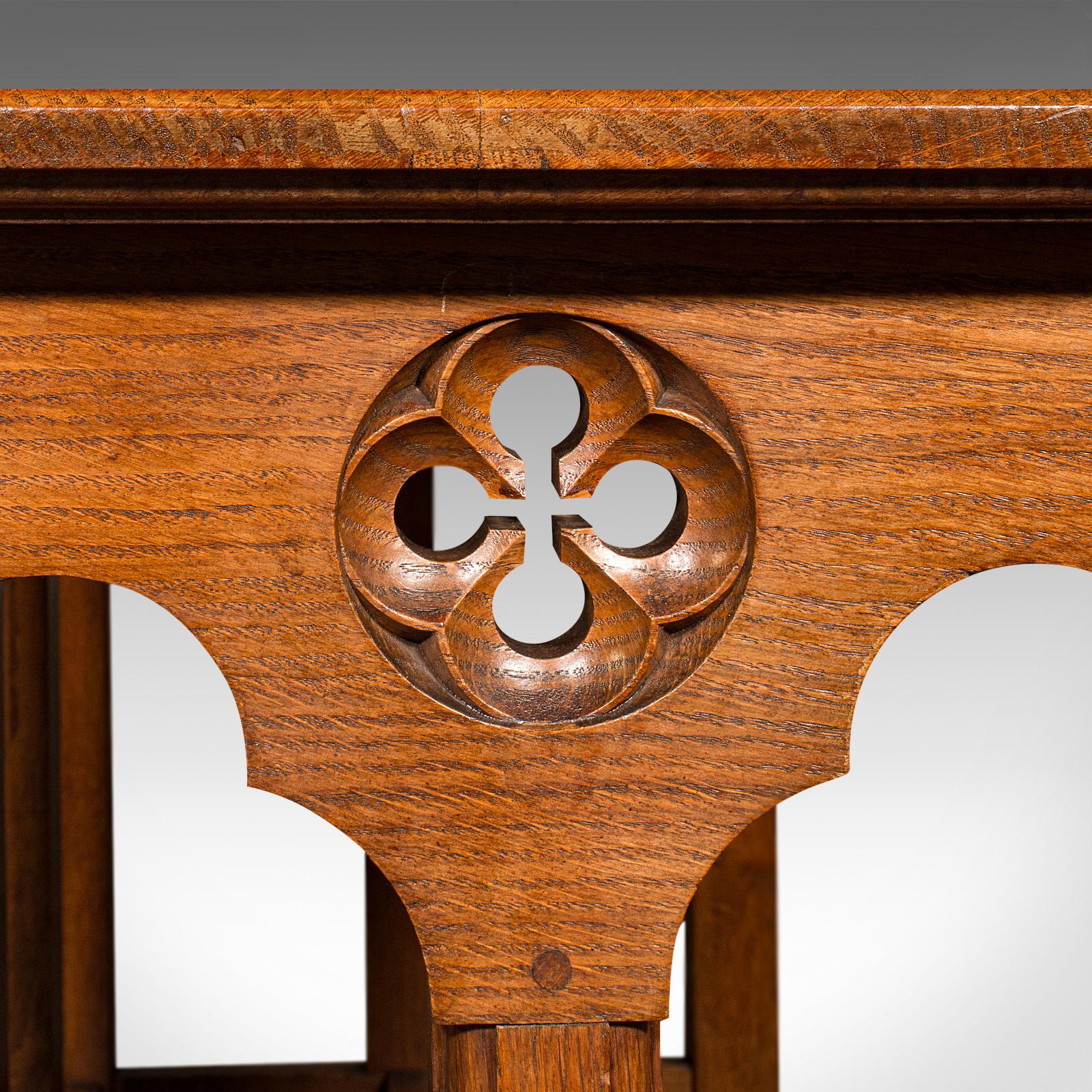 Table d'appoint ecclésiastique ancienne, chêne écossais, hall, néo-gothique, victorienne en vente 2