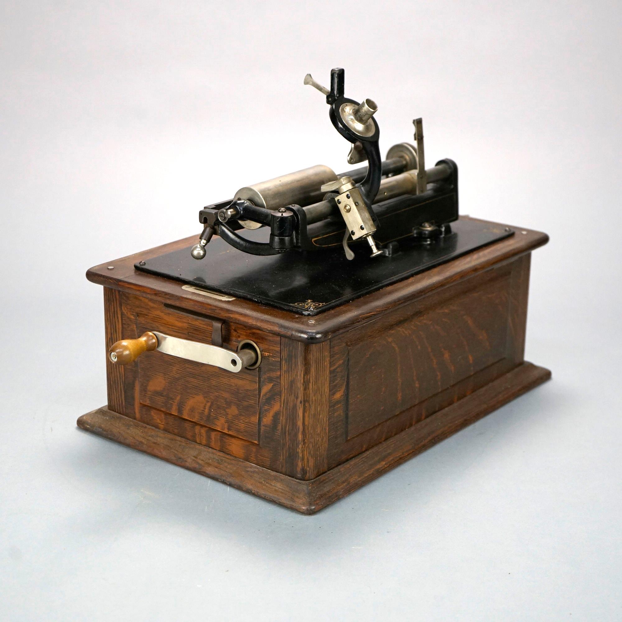 Antique Edison Triumph Cylinder Phonograph with Oak Case Circa 1900 In Good Condition In Big Flats, NY