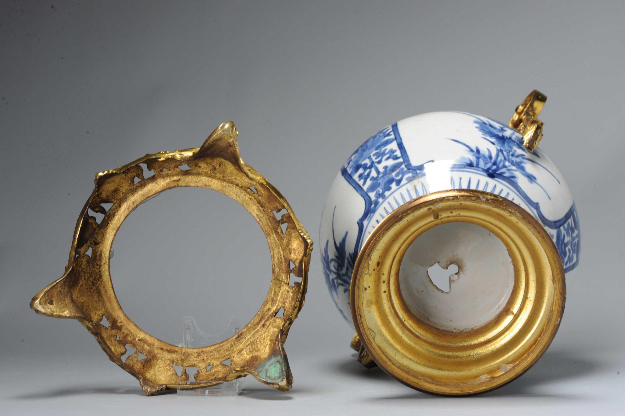Antico vaso di porcellana giapponese Arita di Edo con montatura Ormulu, 1680 In condizioni buone in vendita a Amsterdam, Noord Holland