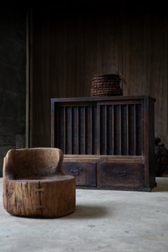 Vitrine « Mizuya Tansu » en laque noire de l'époque d'Edo, Japon, milieu du XIXe siècle