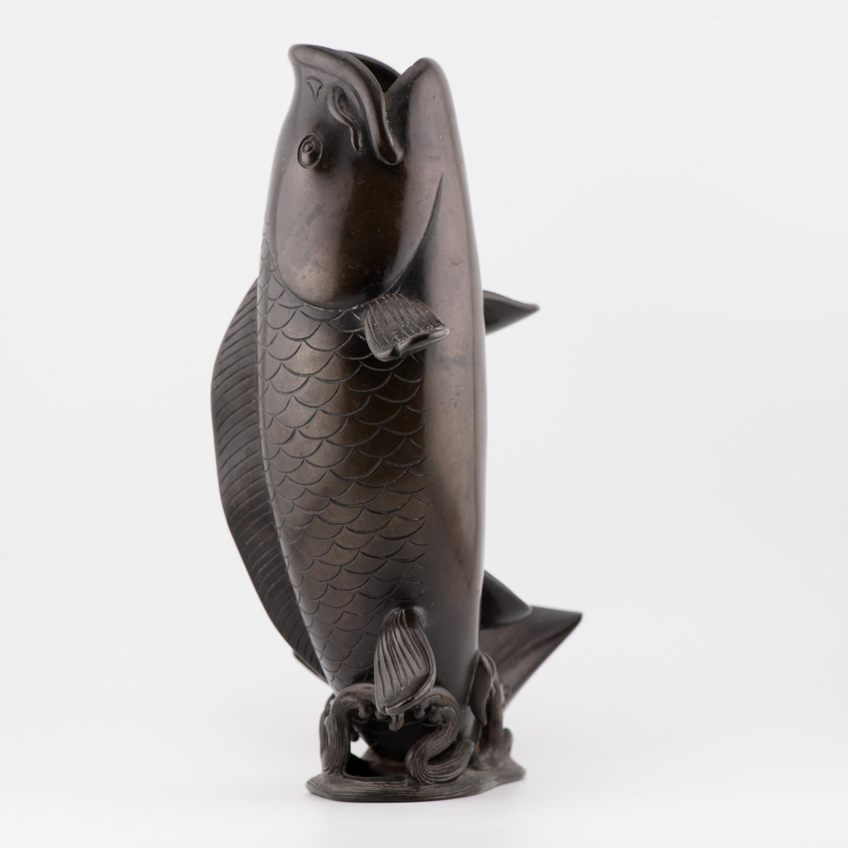 Antico bruciaincenso a forma di pesce/vaso Okimono in bronzo giapponese di Edo/Meiji del XIX sec. in vendita 5