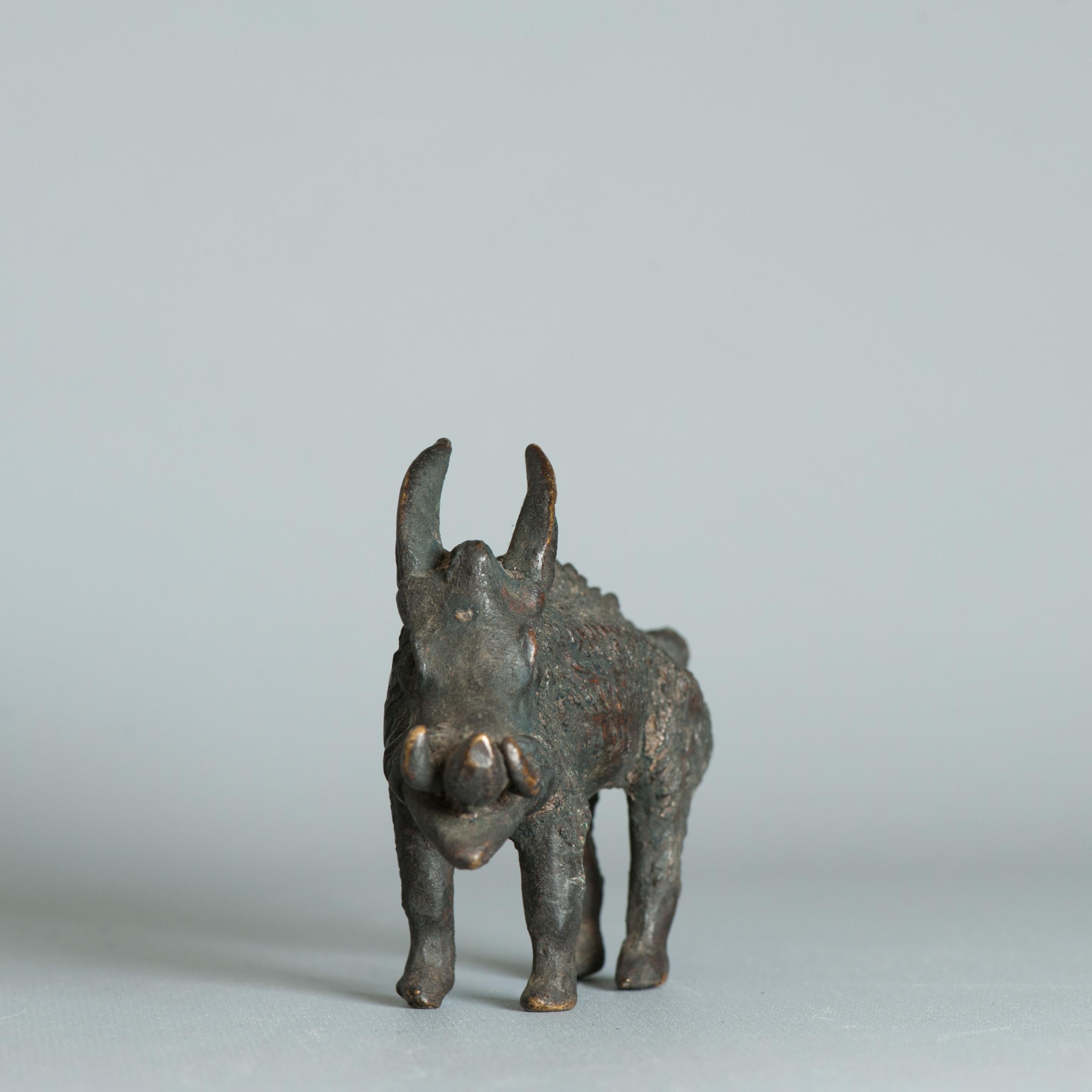 Antico Edo/Meiji 19C Wildboar / Sanglier Okimono Bronzo Giapponese Giappone in vendita 6